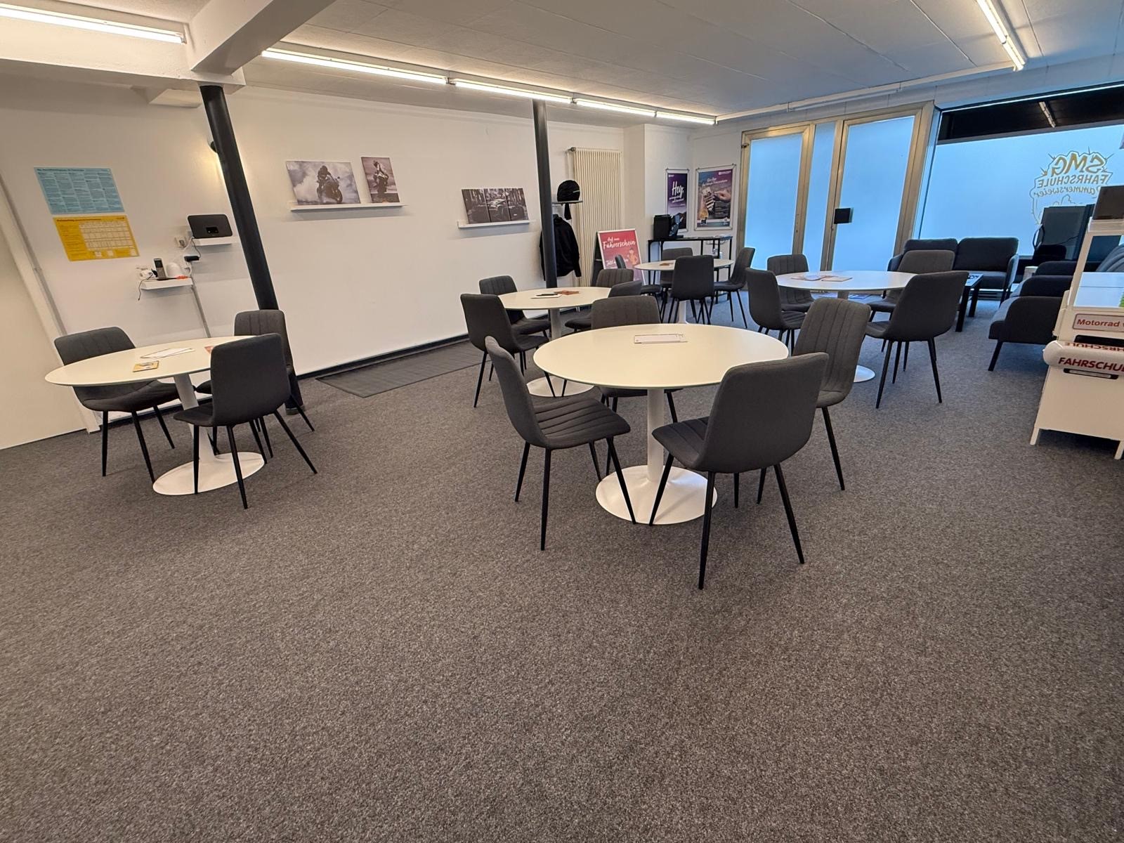 Theorieunterricht in entspannter Runde